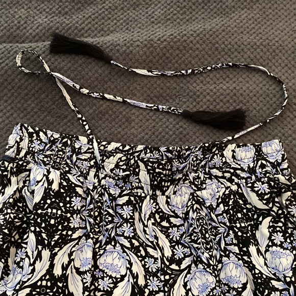 Luna Pants two side pockets with Tasso , elastic waist ban . Size s  never worn. - Picture 8 of 10